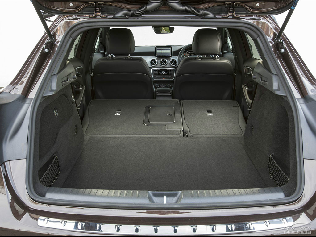 奔馳GLA(海外)空間高清大圖