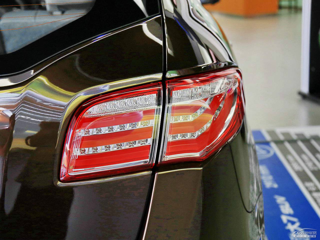 Kȼ{ǽݴ7 SUV܇β^DƬ