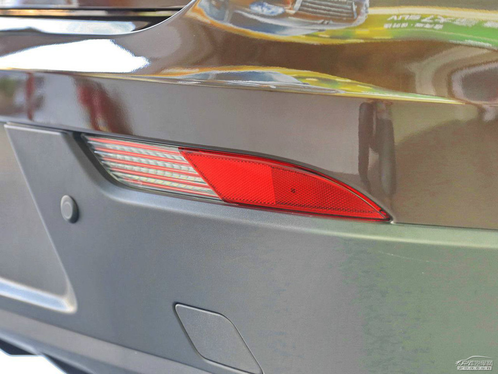 Kȼ{ǽݴ7 SUV܇β^DƬ