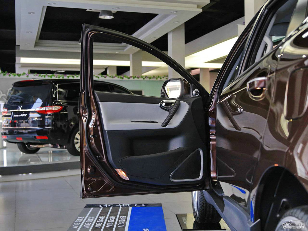 Kȼ{ǽݴ7 SUV܇(ni)DƬ