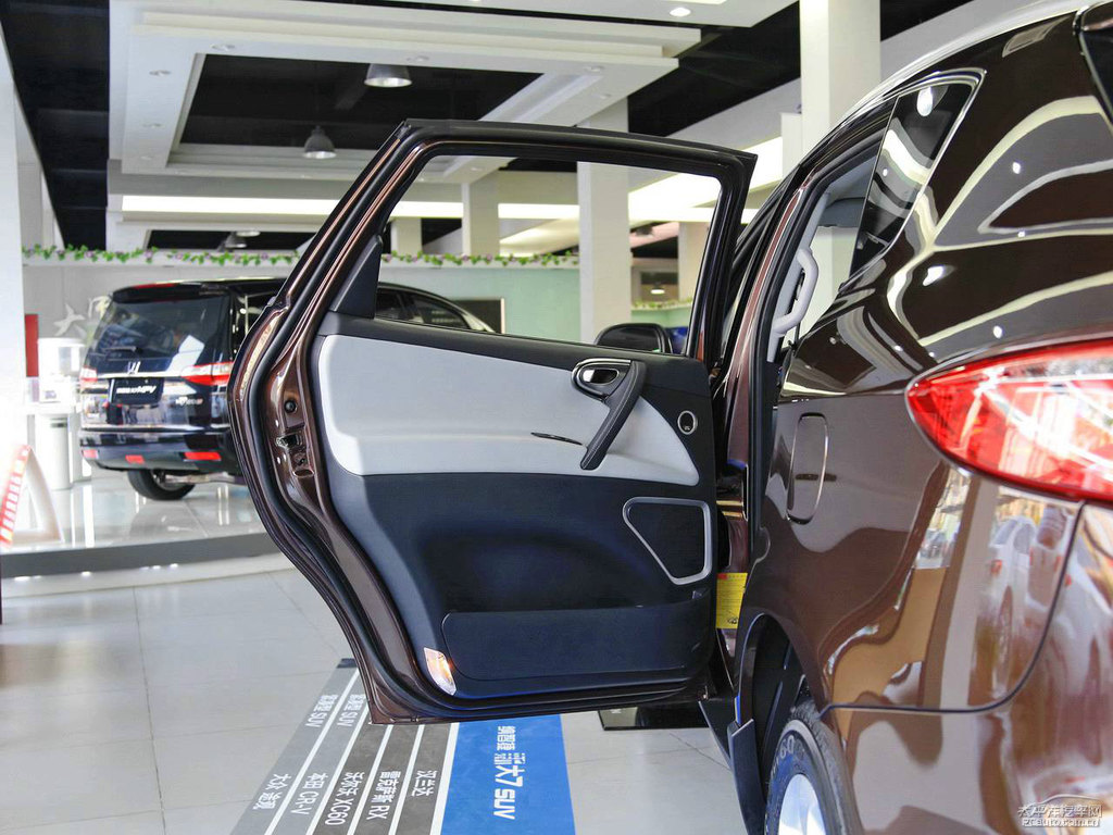 Kȼ{ǽݴ7 SUV܇(ni)DƬ