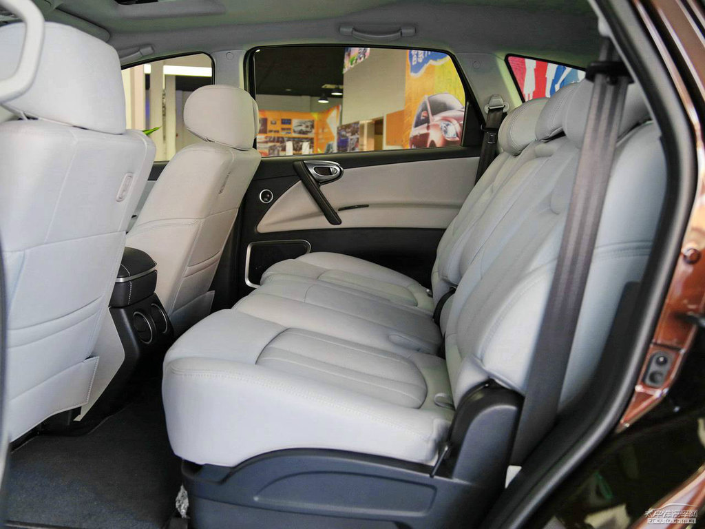 Kȼ{ǽݴ7 SUV{˿ggDƬ