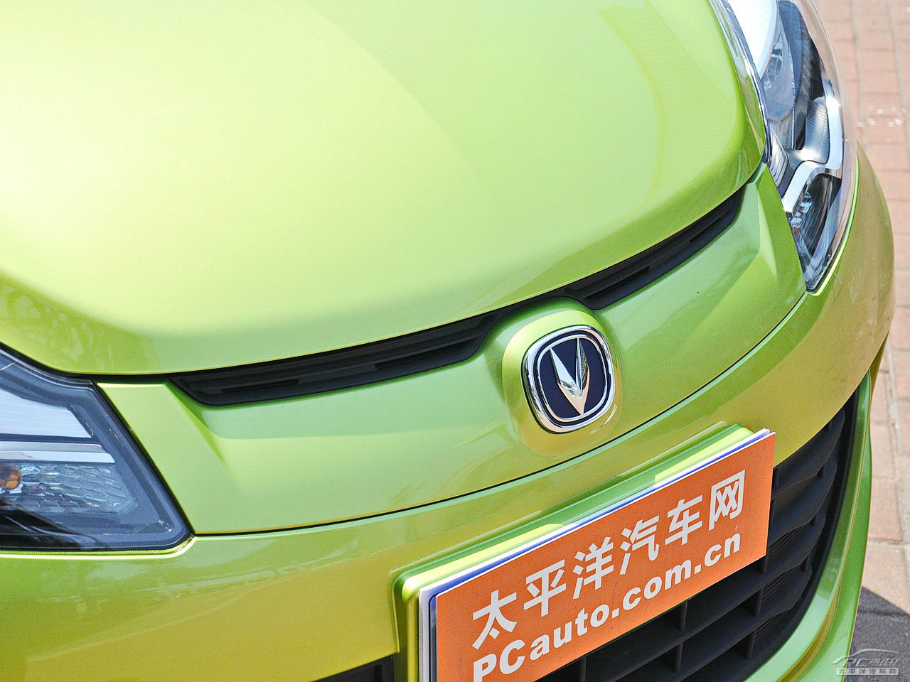 奔奔外觀高清大圖