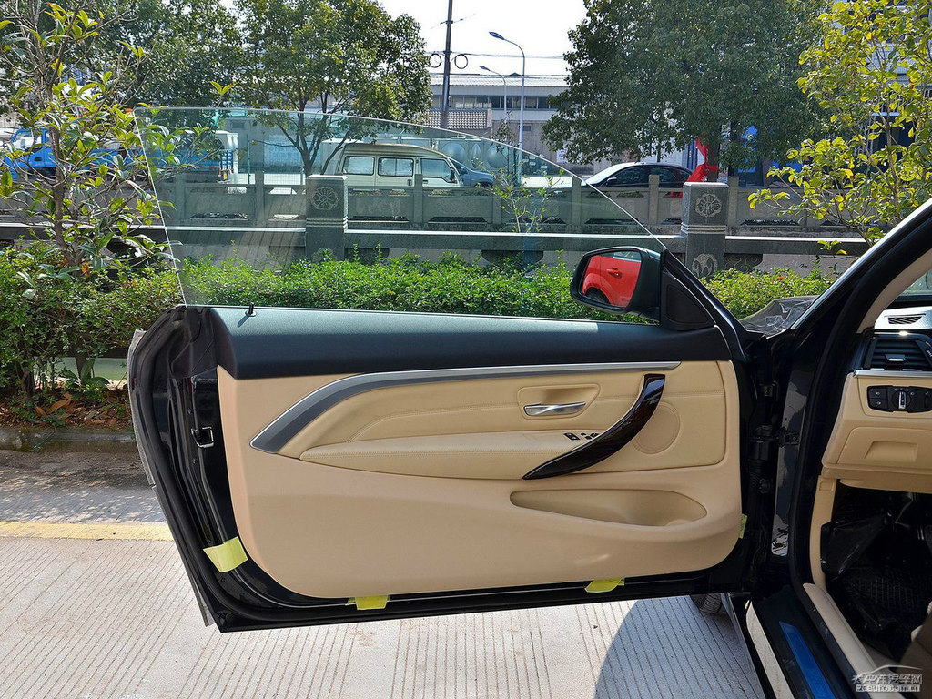 黑色寶馬4系車廂內(nèi)飾圖片