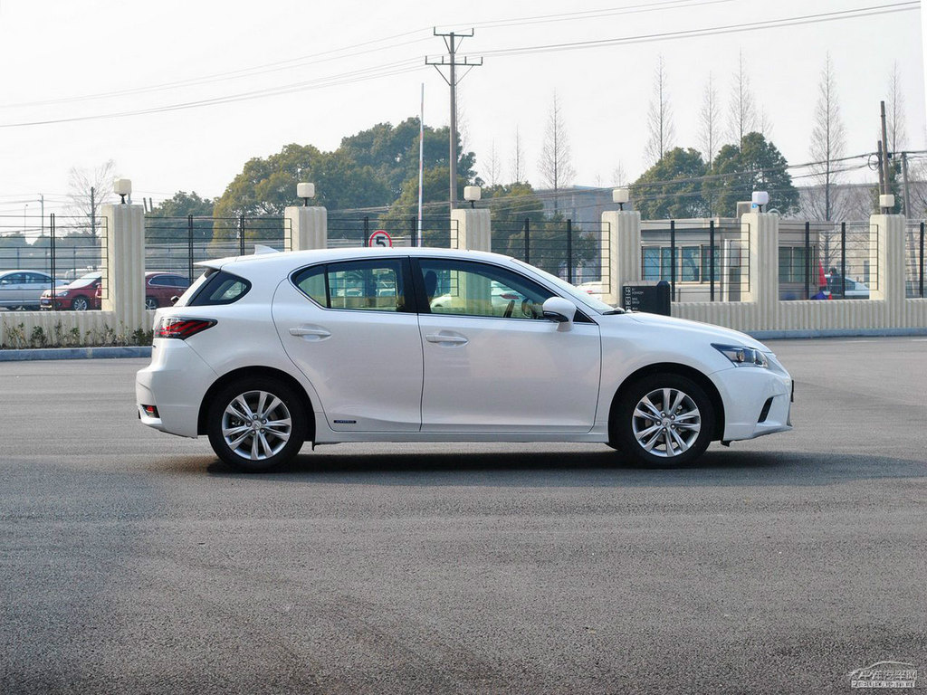 珍珠白雷克薩斯CT整車外觀外觀圖片