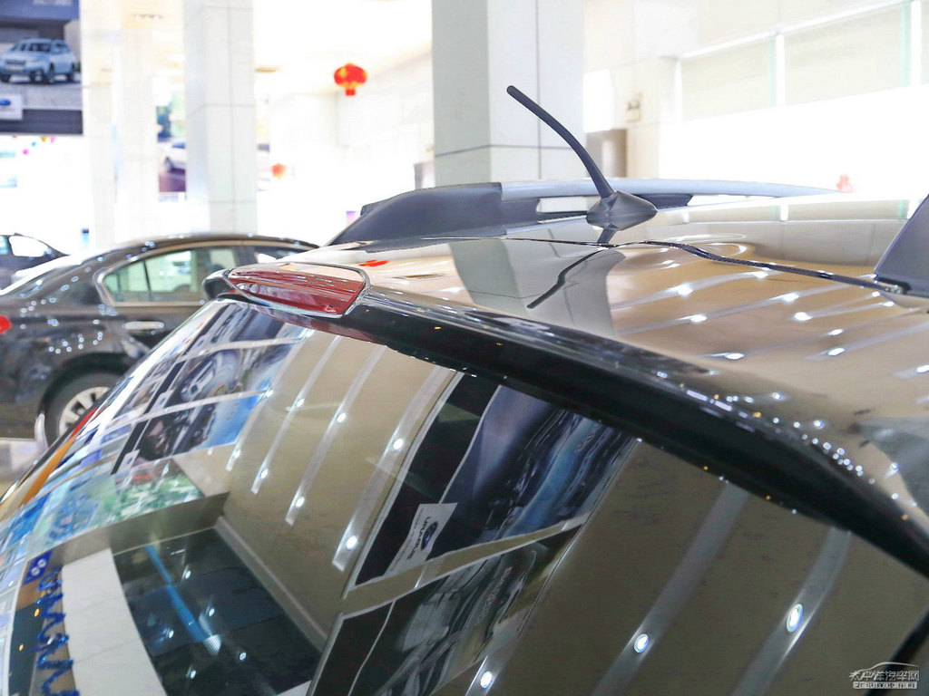 珠光寶石黑斯巴魯XV車身外觀圖片