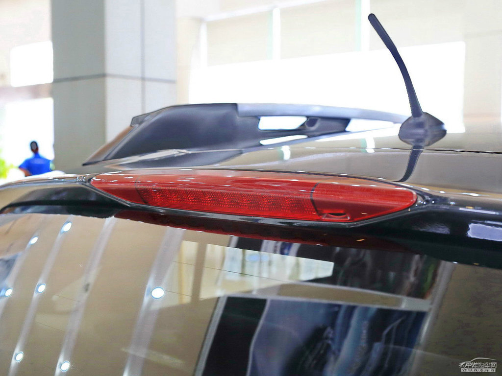 珠光寶石黑斯巴魯XV車身外觀圖片