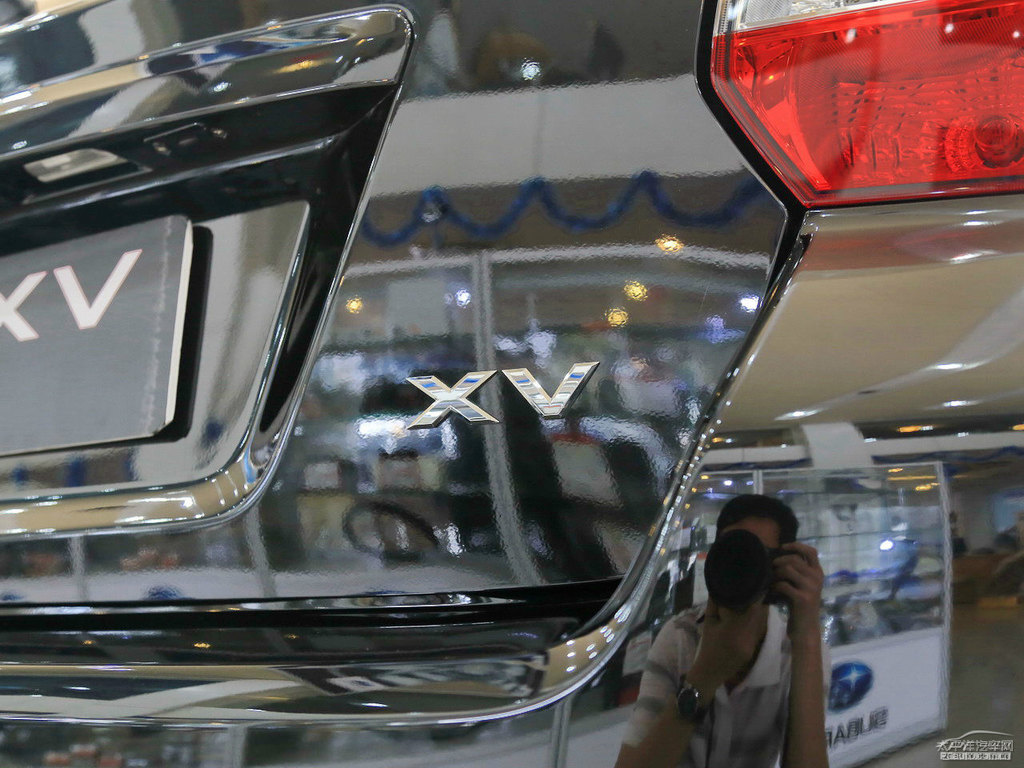 珠光寶石黑斯巴魯XV車(chē)尾外觀圖片
