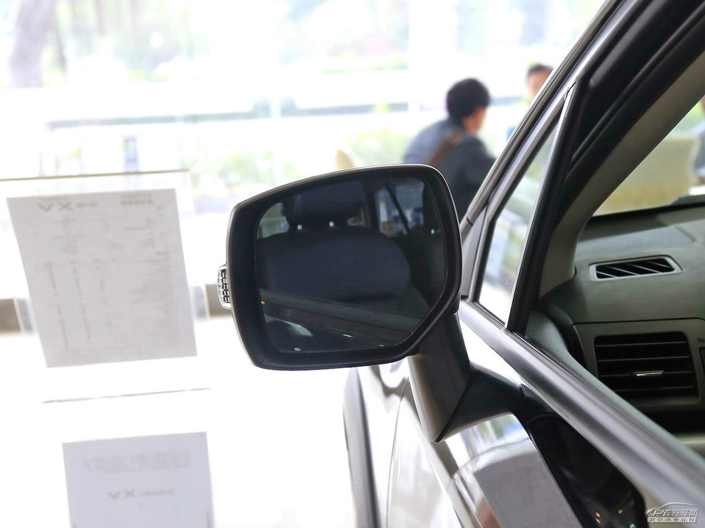 珠光寶石黑斯巴魯XV車(chē)身外觀圖片