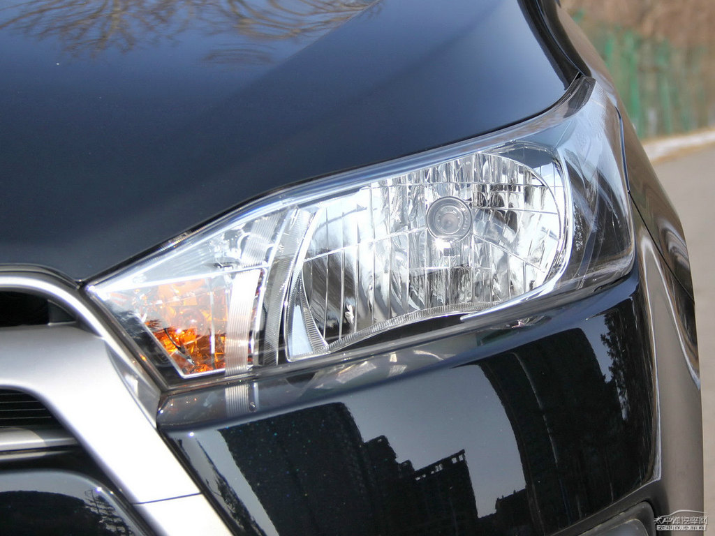 炫晶黑YARiS L 致炫車頭外觀圖片