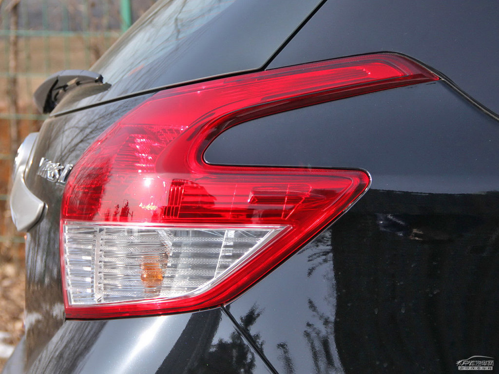 炫晶黑YARiS L 致炫車尾外觀圖片