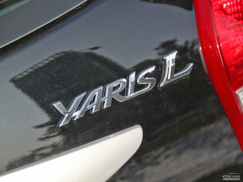 炫晶黑YARiS L 致炫車尾外觀圖片