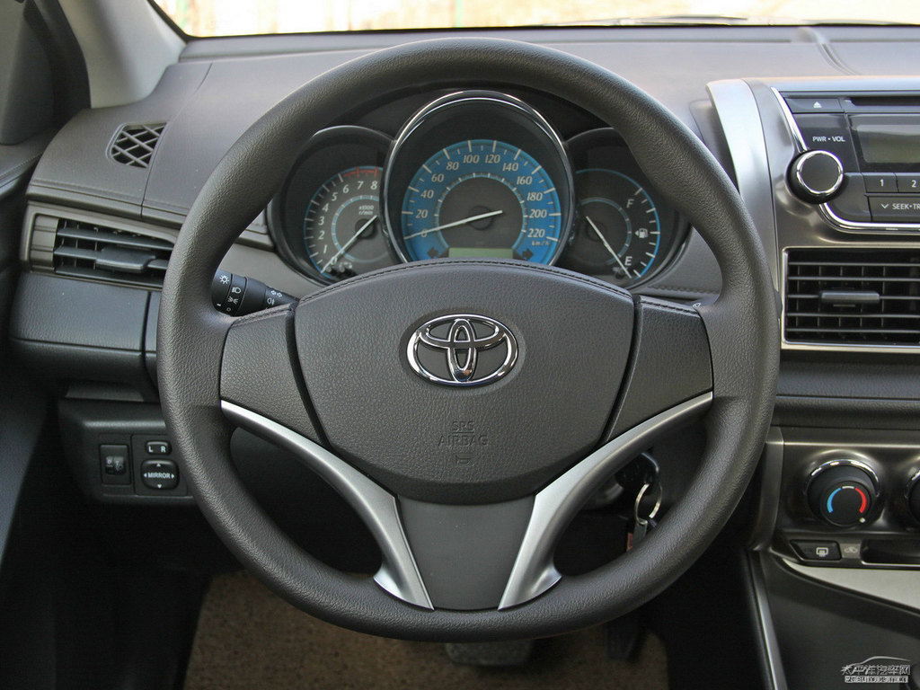 炫晶黑YARiS L 致炫中控內(nèi)飾圖片
