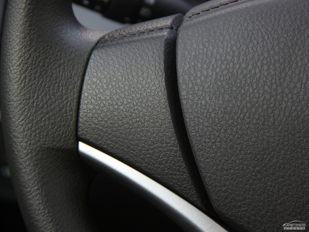 炫晶黑YARiS L 致炫中控內(nèi)飾圖片