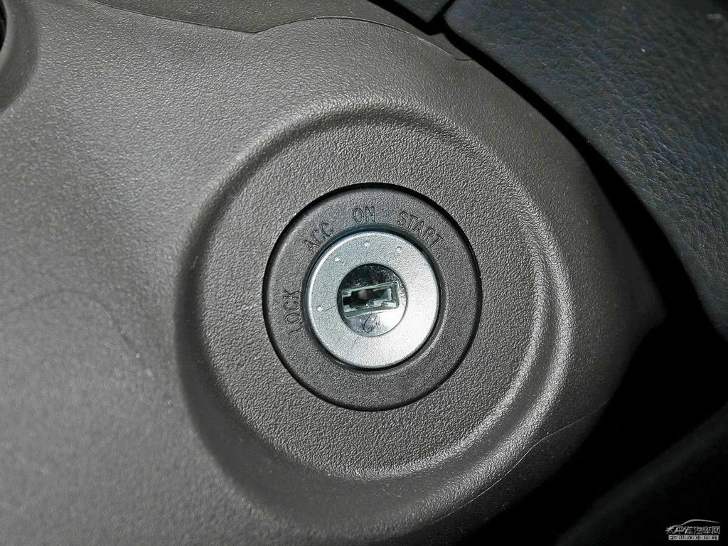 炫晶黑YARiS L 致炫中控內(nèi)飾圖片