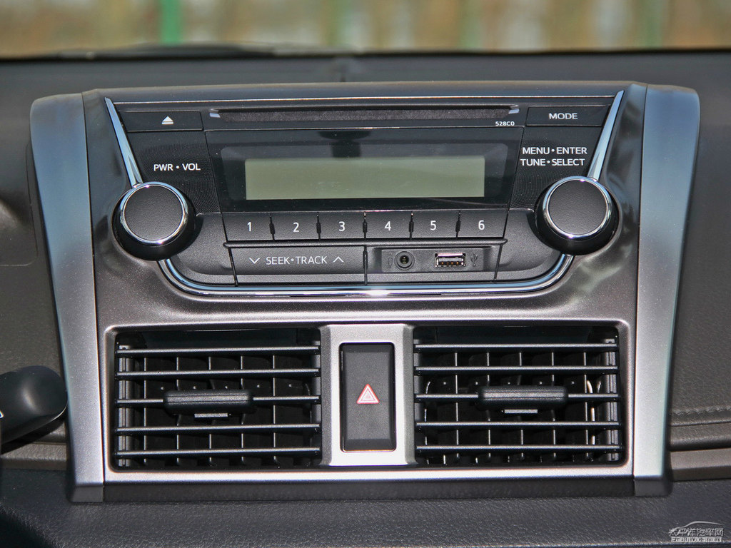 炫晶黑YARiS L 致炫中控內(nèi)飾圖片