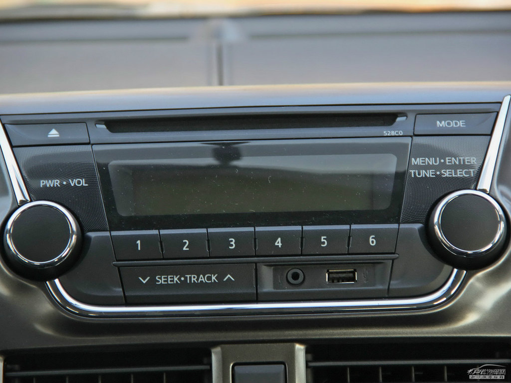 炫晶黑YARiS L 致炫中控內(nèi)飾圖片