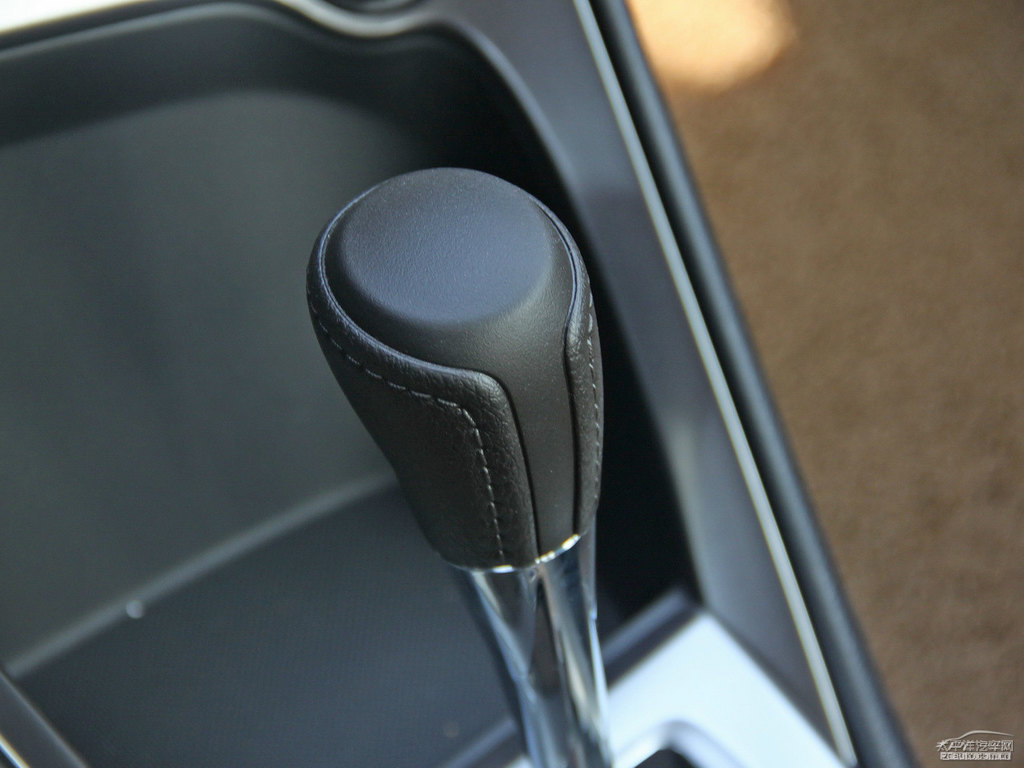 炫晶黑YARiS L 致炫中控內(nèi)飾圖片