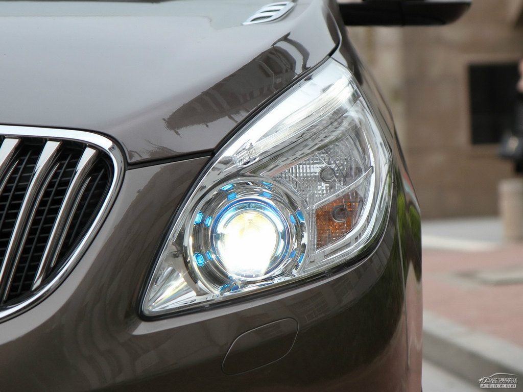 琥珀金別克GL8車頭外觀圖片