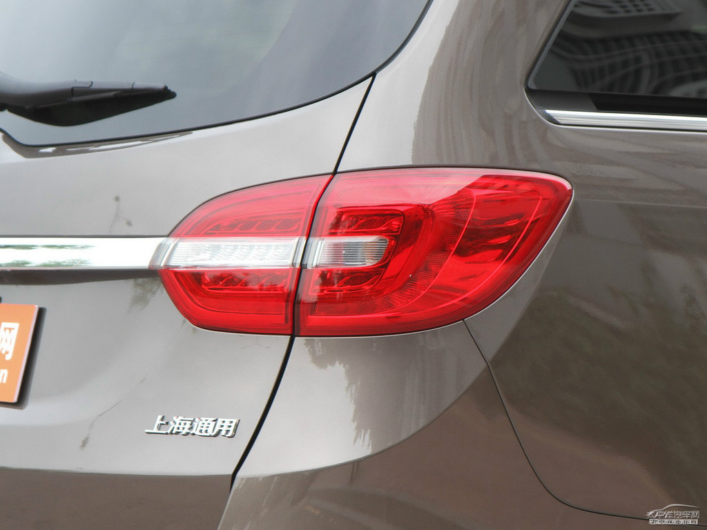 琥珀金別克GL8車尾外觀圖片