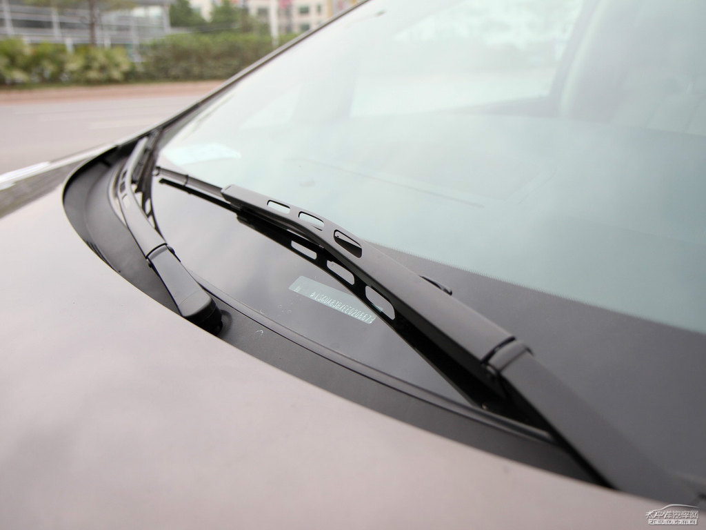琥珀金別克GL8車身外觀圖片