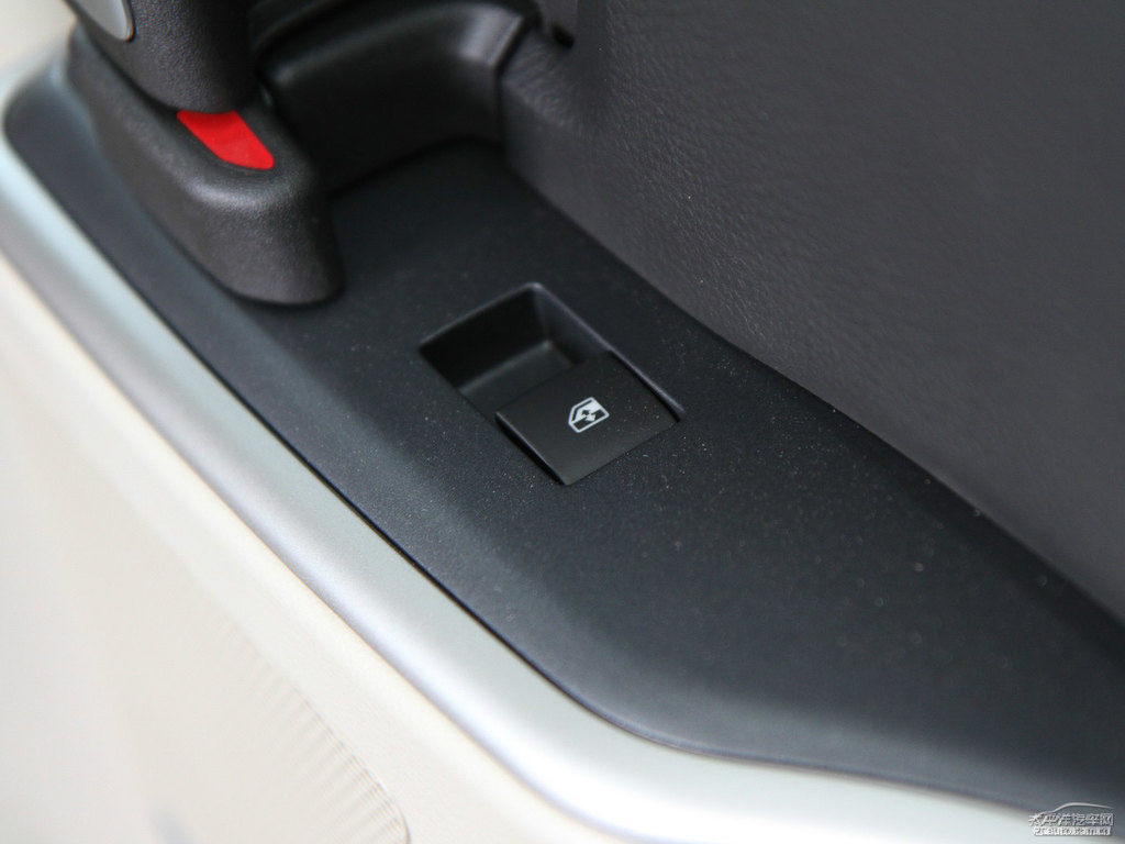 琥珀金別克GL8車廂內(nèi)飾圖片