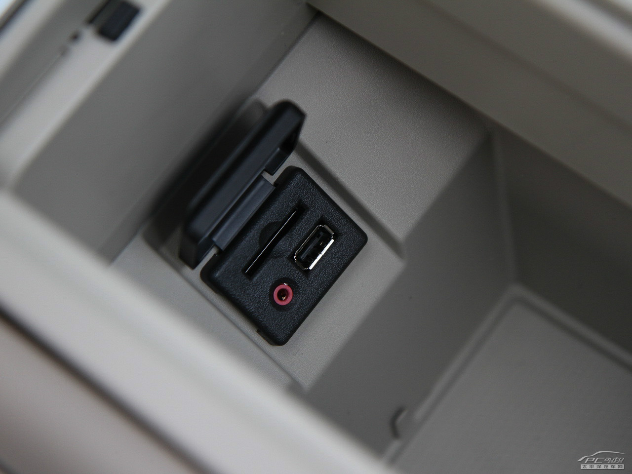 別克GL8空間高清大圖