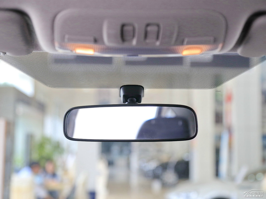 珍珠綢緞白斯巴魯XV車廂內(nèi)飾圖片