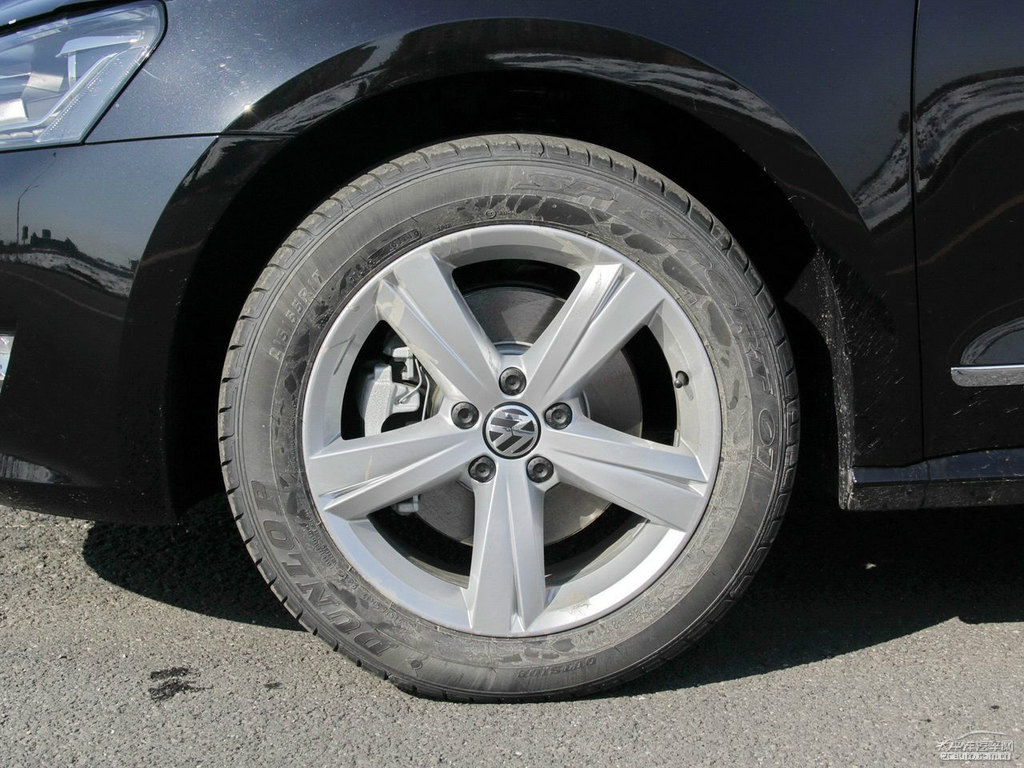 金黑帕薩特車身外觀圖片