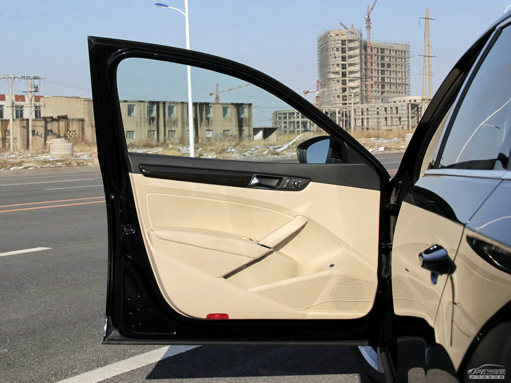 金黑帕薩特車廂內(nèi)飾圖片