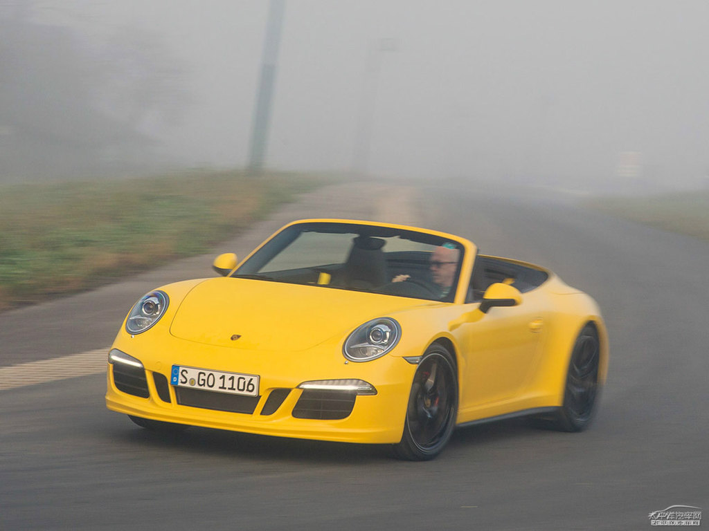 競(jìng)速黃保時(shí)捷911整車外觀外觀圖片