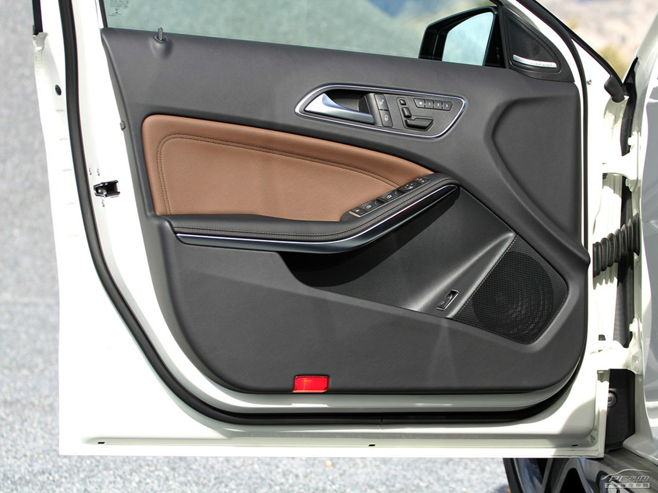 奔馳GLA(海外)內(nèi)飾高清大圖