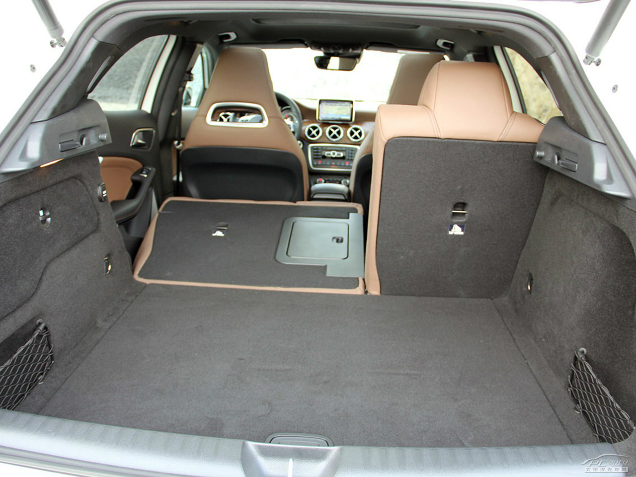 奔馳GLA(海外)空間高清大圖