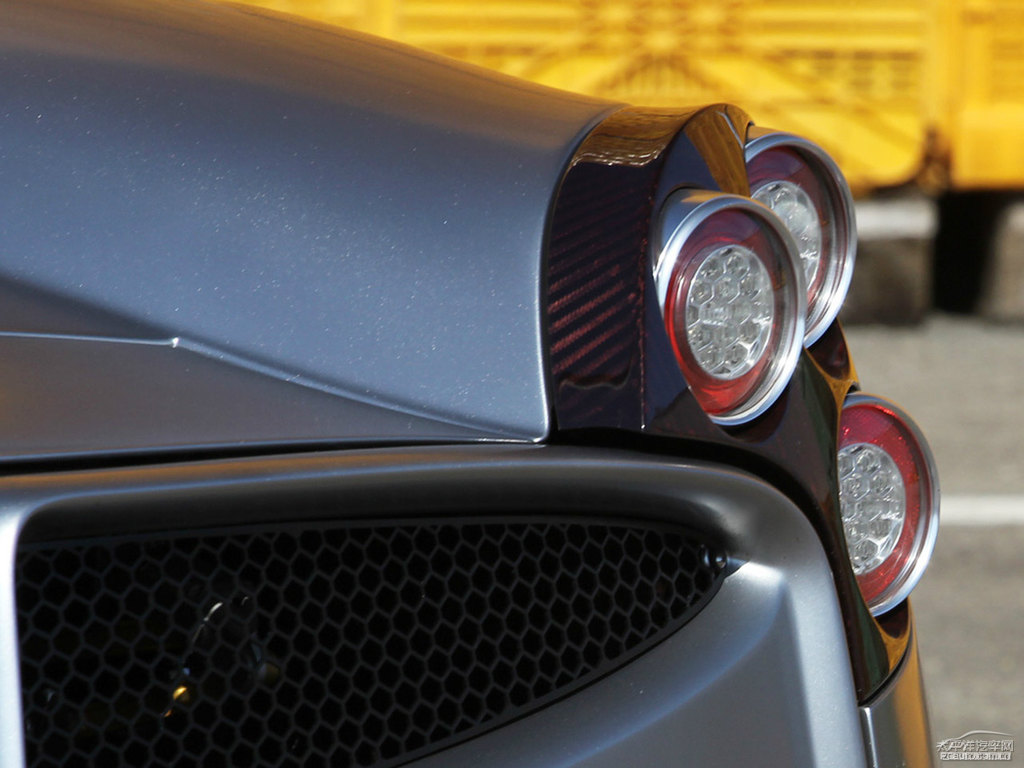 Huayra܇^DƬ