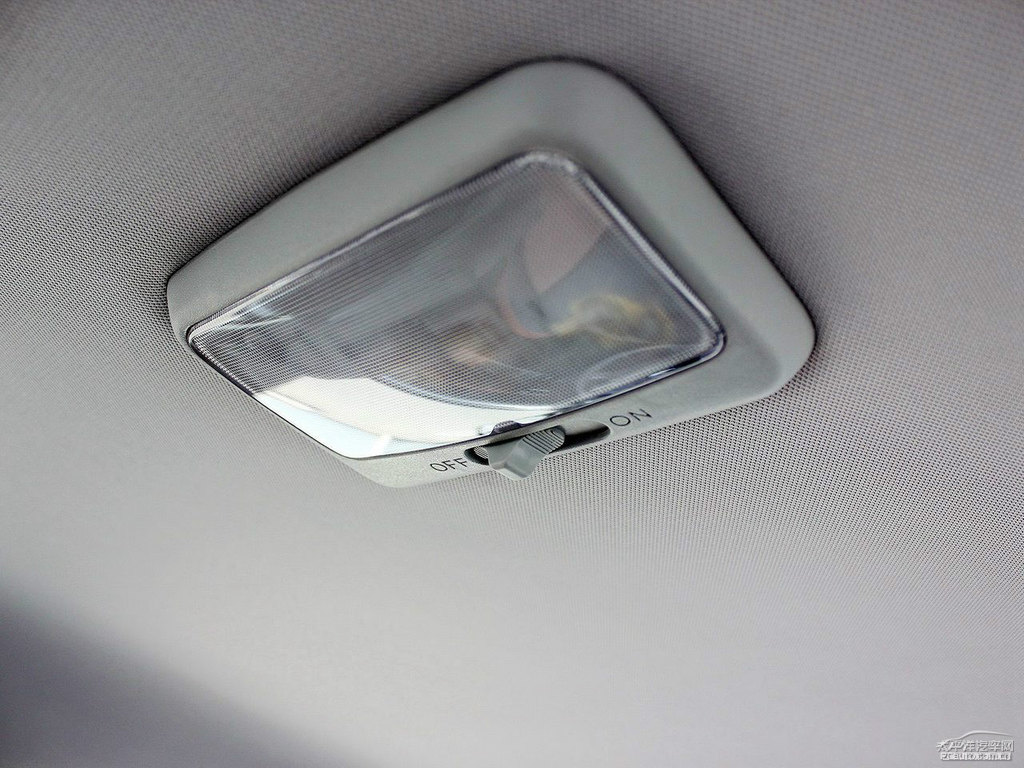 yɫL(fng)E5܇(ni)DƬ