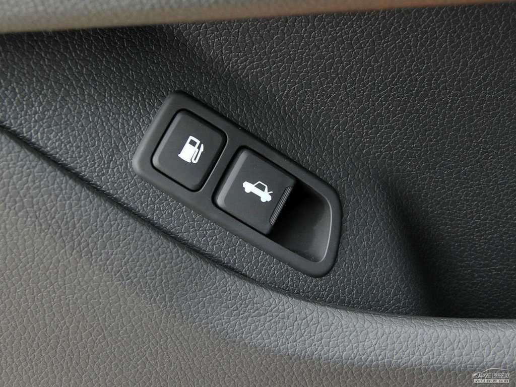 鉆石銀起亞K5凱酷車廂內(nèi)飾圖片