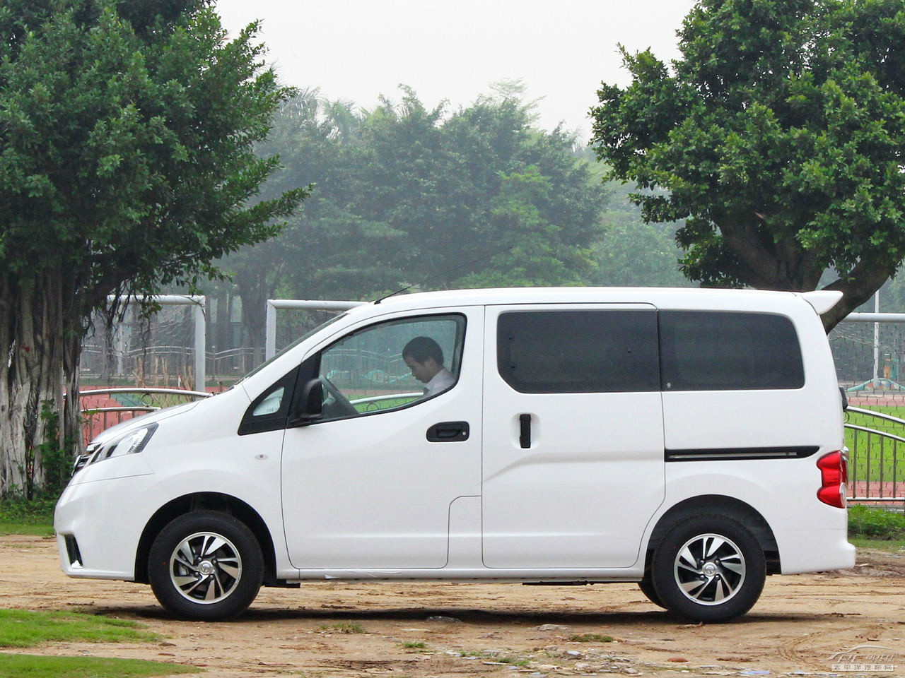 日產NV200外觀高清大圖