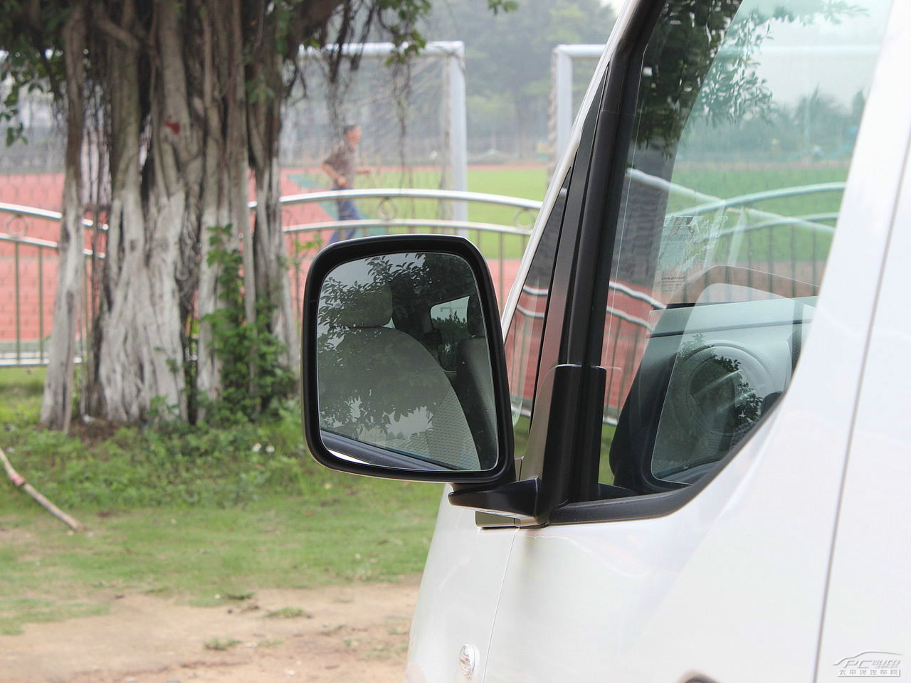 日產(chǎn)NV200外觀高清大圖
