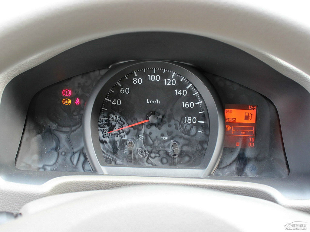 茉莉白日產(chǎn)NV200中控內(nèi)飾圖片