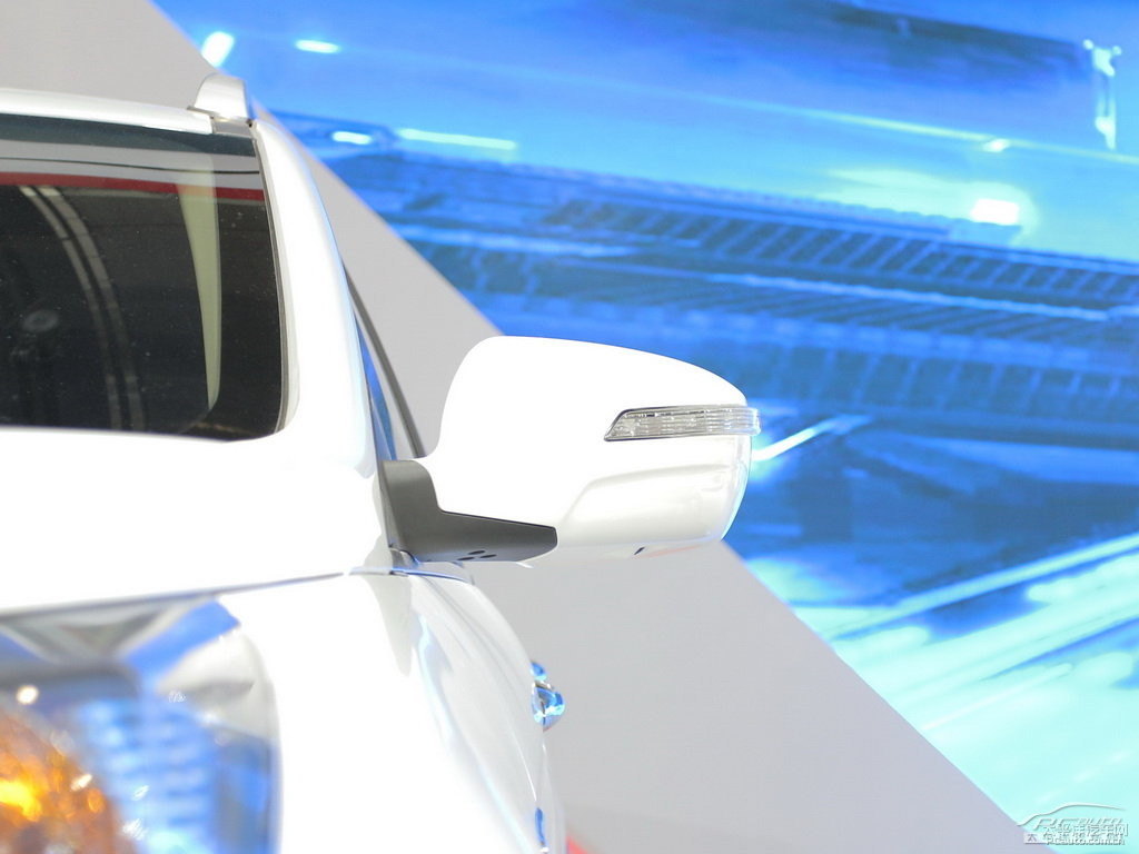 珍珠白東風風神AX7車身外觀圖片
