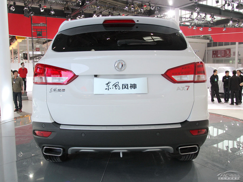 珍珠白東風(fēng)風(fēng)神AX7整車外觀外觀圖片