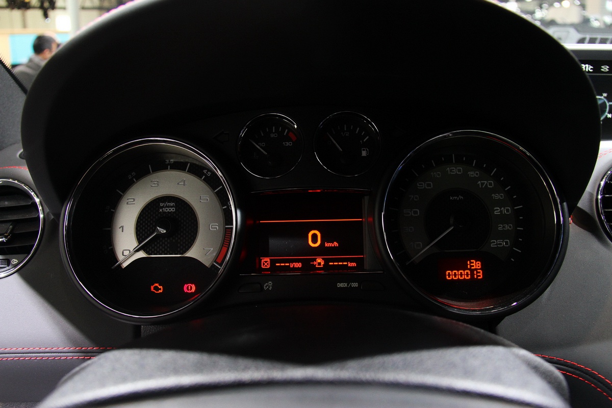 標(biāo)致RCZ車展高清大圖