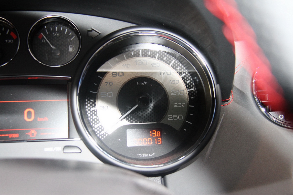 標(biāo)致RCZ車展高清大圖