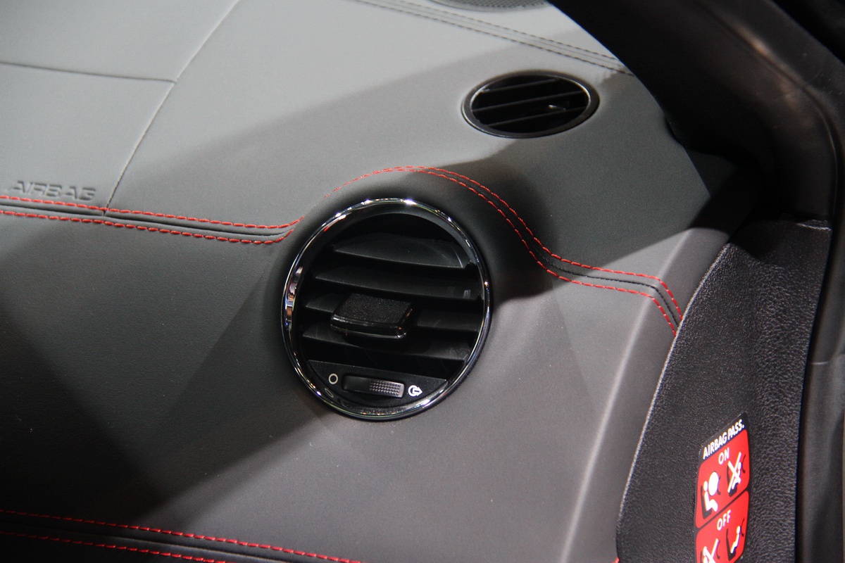 標(biāo)致RCZ車展高清大圖