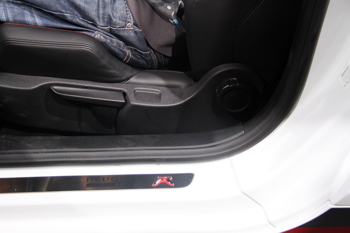 標(biāo)致RCZ車展高清大圖