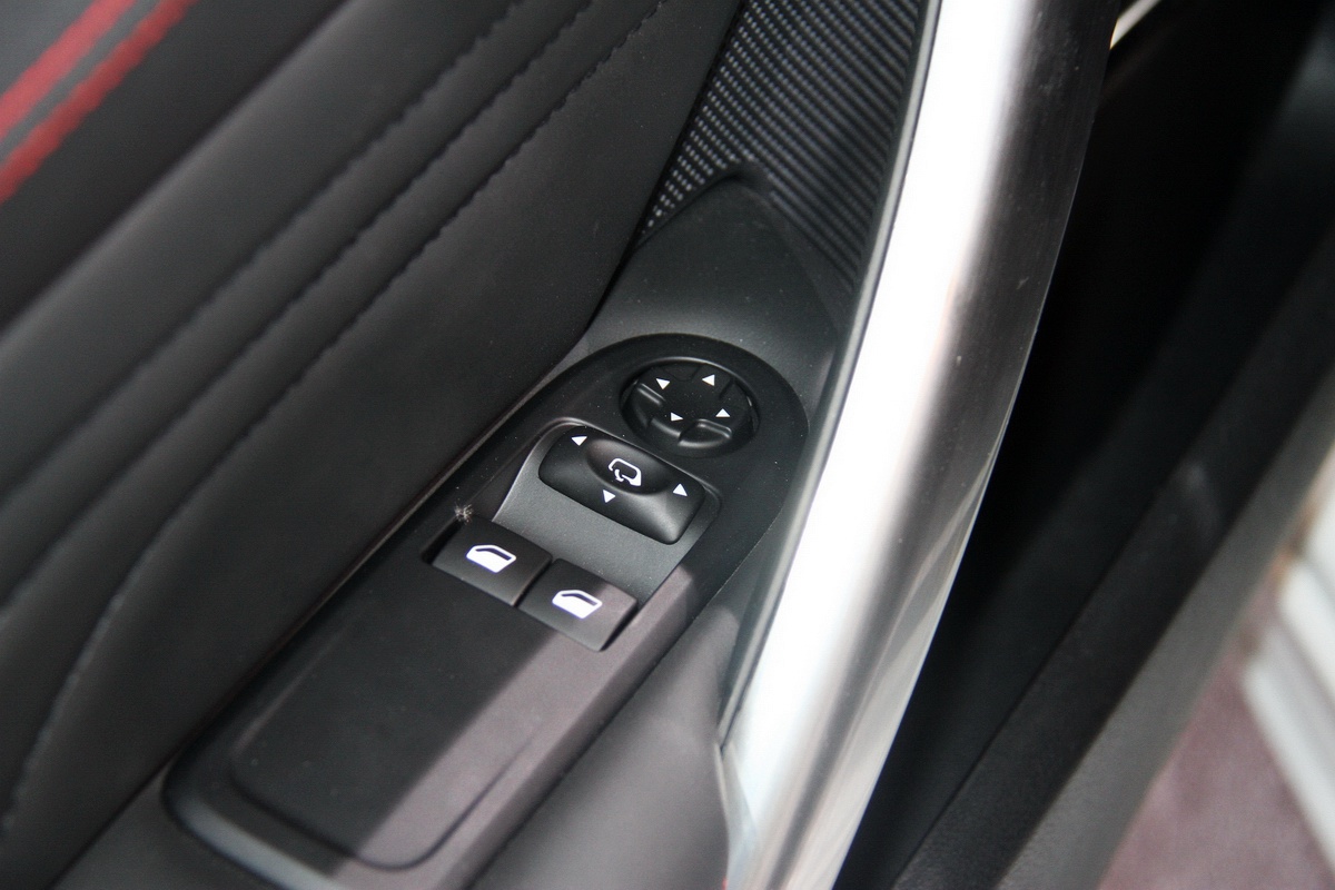 標(biāo)致RCZ車展高清大圖