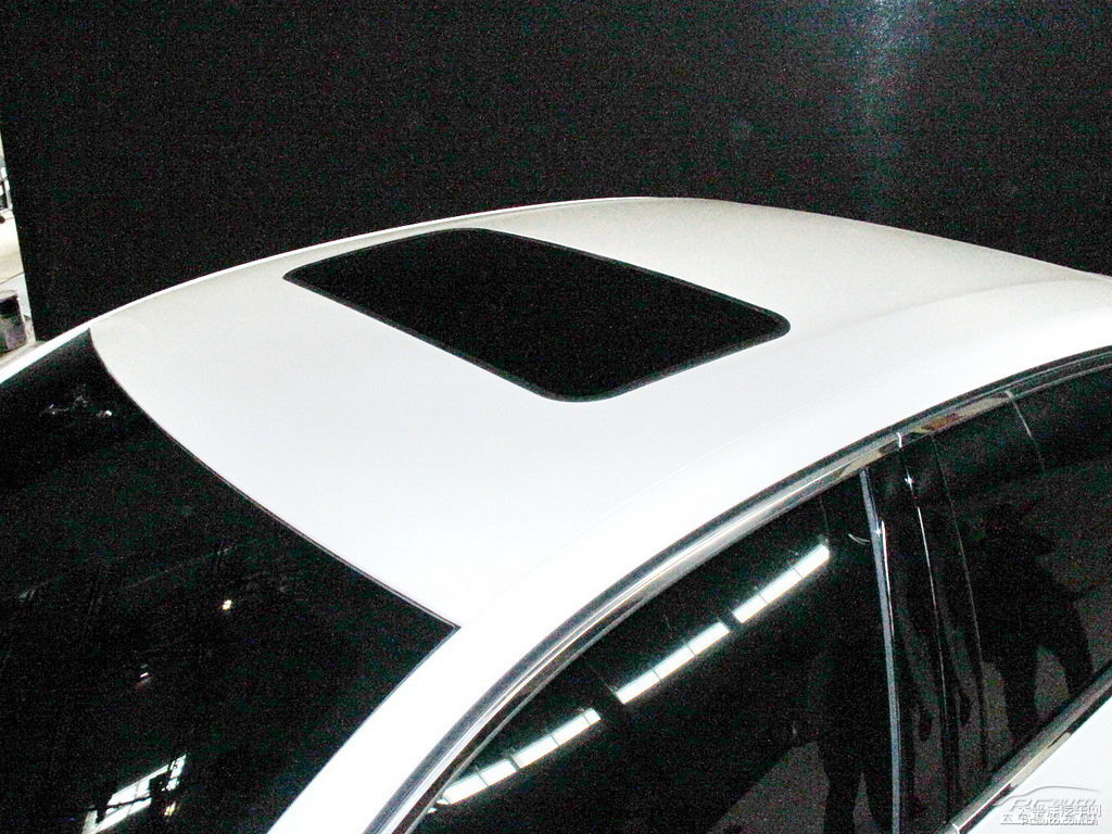 珠光白標(biāo)致408車身外觀圖片