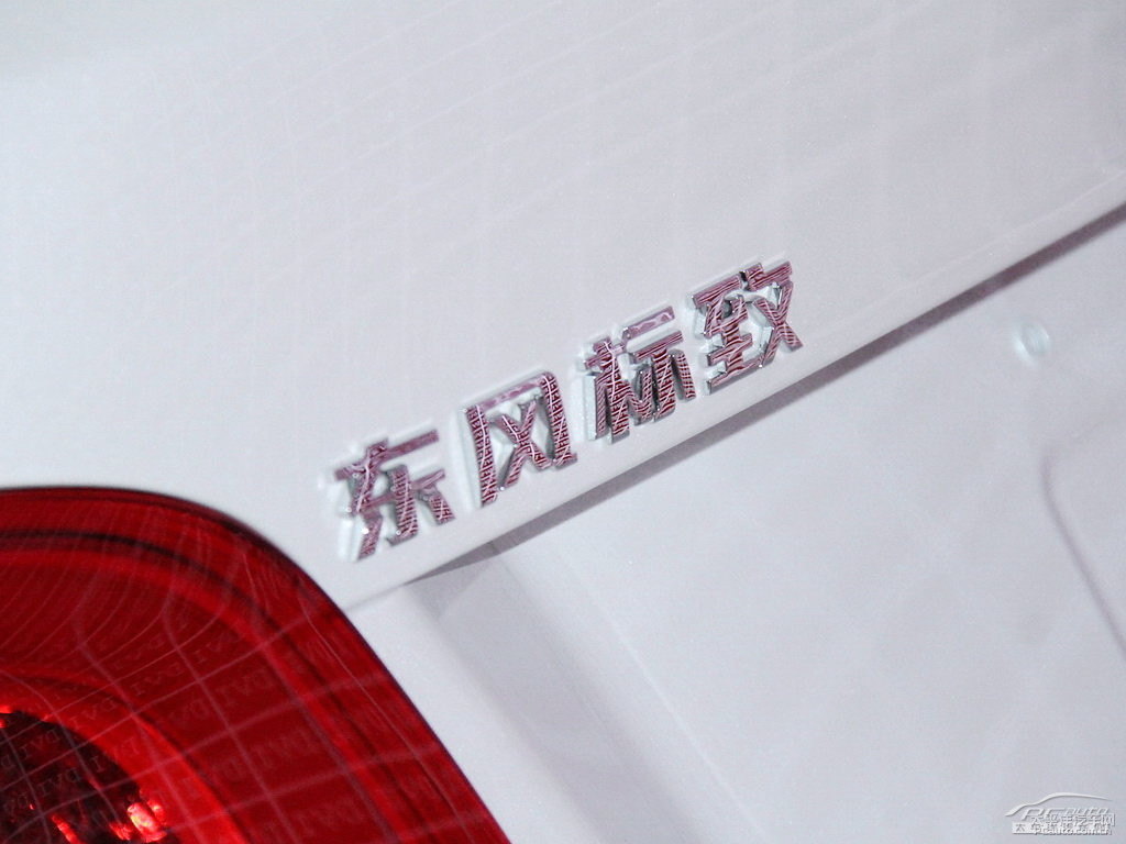 珠光白標致408車尾外觀圖片