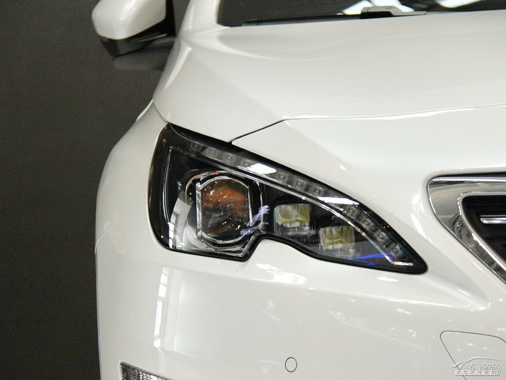 珠光白標(biāo)致408車頭外觀圖片
