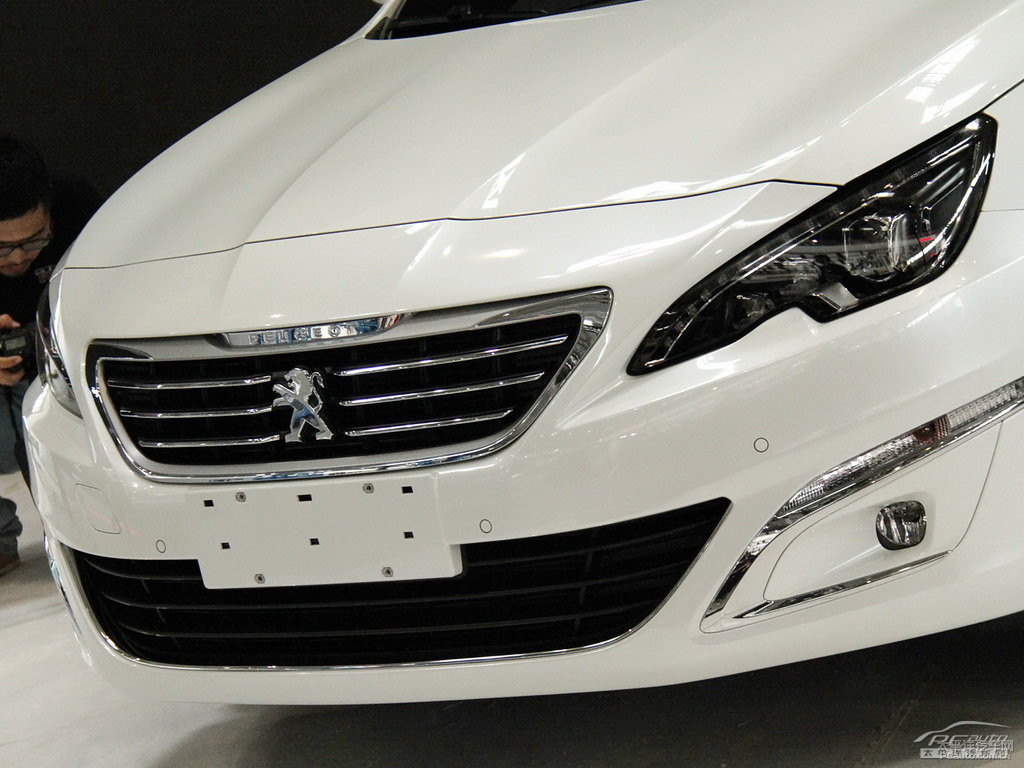 珠光白標(biāo)致408車頭外觀圖片